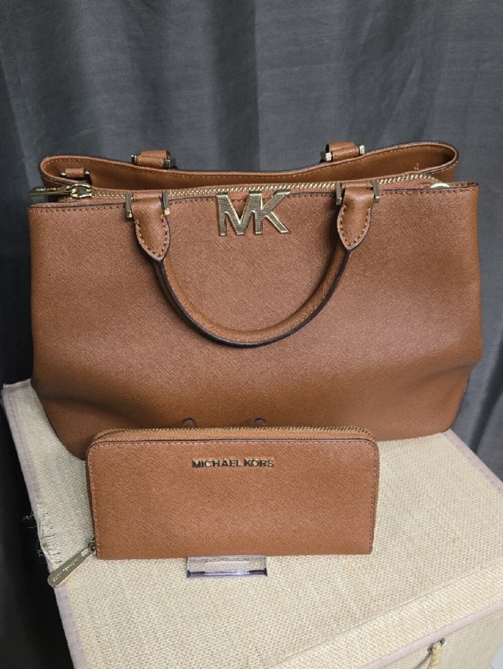 Michael Kors Set - Picture 15 of 16